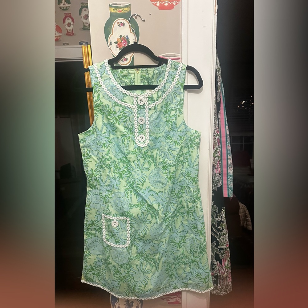 Preppy Chic Lilly Pulitzer romper. Worn 2x on trend vintage vibe. Fab trim Sz 10